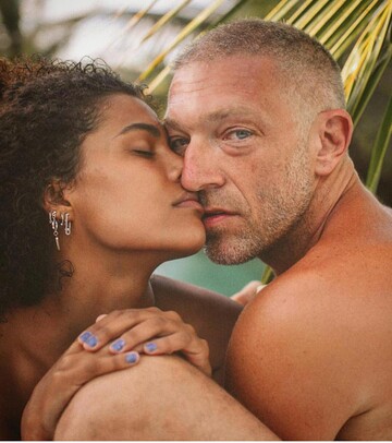 51-летний Венсан Кассель снялся в горячей фотосессии с молодой возлюбленной