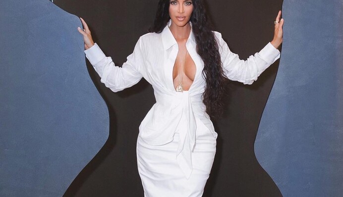 Засветила корректирующее белье: Ким Кардашьян оконфузилась в латексном мини