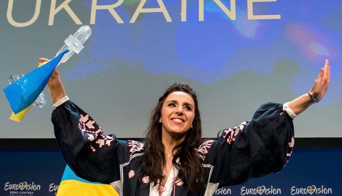 День государственного флага: звезды поздравляют украинцев и делятся яркими фото