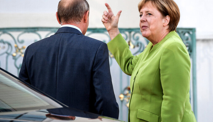 Меркель тисне на Путіна по Донбасу, але це Україні не допоможе