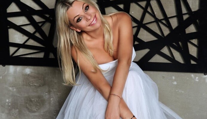 Как баба на чайнике: звезду 90-х раскритиковали за выбор платья