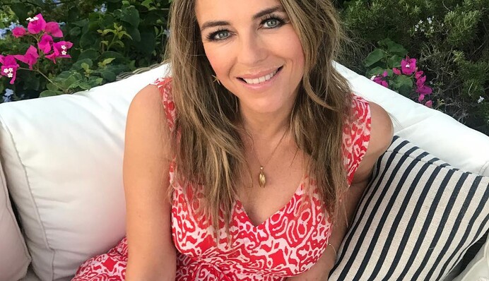 Топлес в бассейне: 53-летняя голливудская звезда поделилась интимным видео