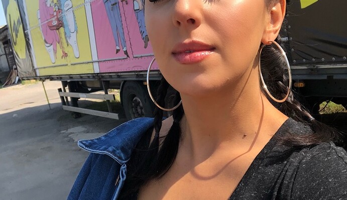 Джамала и Настя Каменских носят одинаковые джинсы