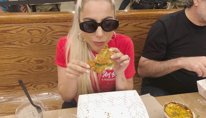 Леди Гага снялась полностью голой