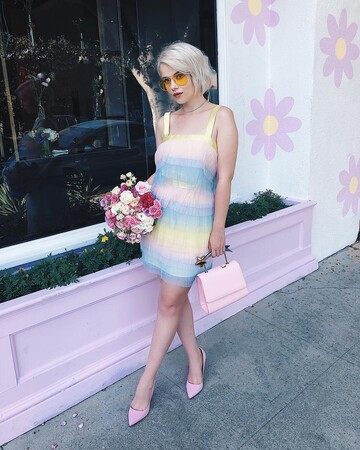 Певица Мика Ньютон пригласила на девичник дочерей известного нардепа