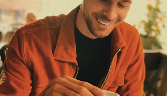 Осеннее воспоминание о любви: Макс Барских представил новую песню