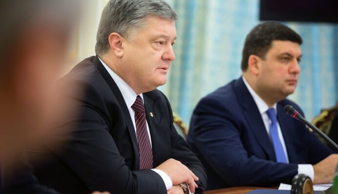 Надзор за Гройсманом: зачем Порошенко поменял заместителей главы АП