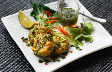 Закуска для гостей: как приготовить мини-котлеты из рыбы и овощей