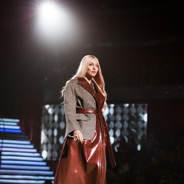 Оля Полякова и Леся Никитюк приняли участие в показе Андре Тана