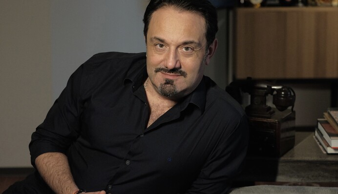 Известный украинский певец отменил весь тур, кроме трех концертов: названа причина