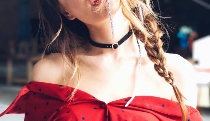 Повезло Дантесу: соблазнительная Дорофеева восхитила откровенным фото