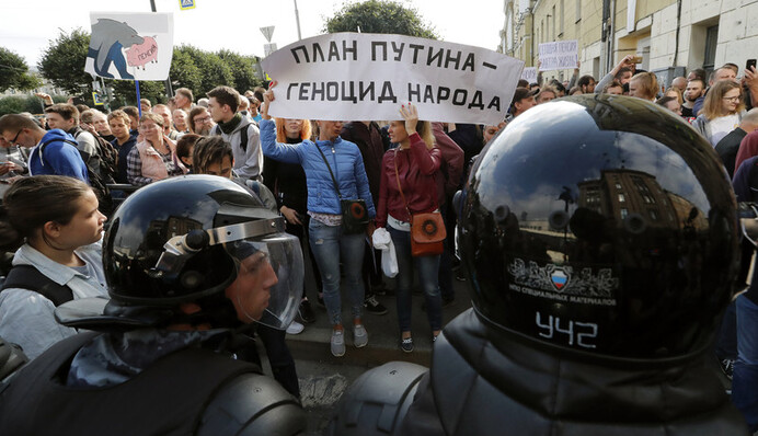 Погроми магазинів і коктейлі Молотова: до чого приведуть протести проти Путіна в Росії
