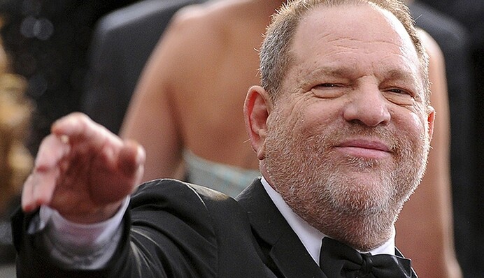 В сеть попало видео домогательств Харви Вайнштейна к одной из его жертв