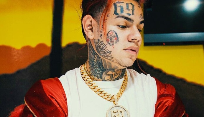 В Москве во время концерта напали на известного американского рэпера: опубликовано видео