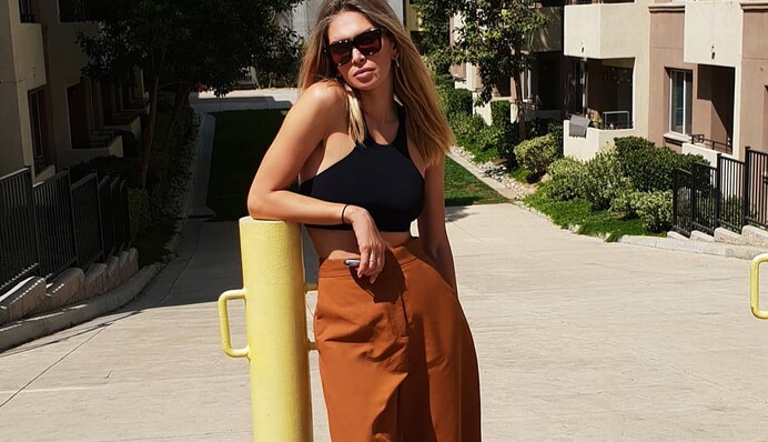 Как будто кадр из порно фильма: Вера Брежнева нарвалась на критику из-за пикантного фото