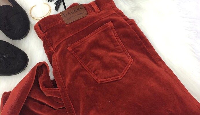 С чем носить вельветовые брюки: советы стилиста