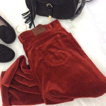 С чем носить вельветовые брюки: советы стилиста