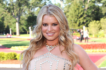 Знаменитая певица ждет третьего ребенка: трогательные фото