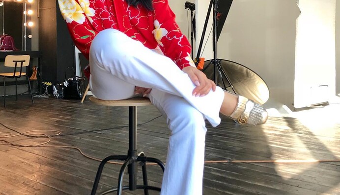 Маша Ефросинина в эффектном наряде пришла на 