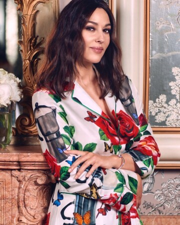 Моника Беллуччи засветила пышный бюст на вечеринке