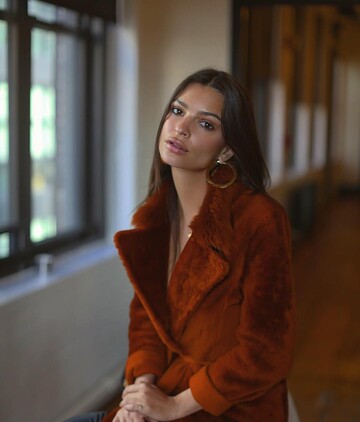 Знаменитая на весь мир модель засветилась в платье украинского бренда: опубликованы фото