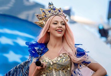 В образе Елизаветы II: Полякова удивила перевоплощением