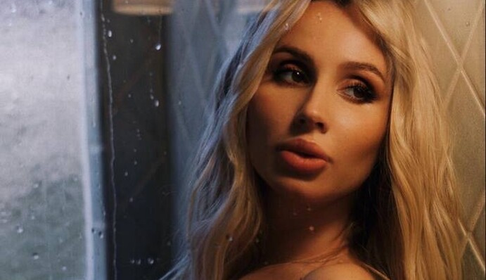 Лобода похвасталась пикантным фото в ванне