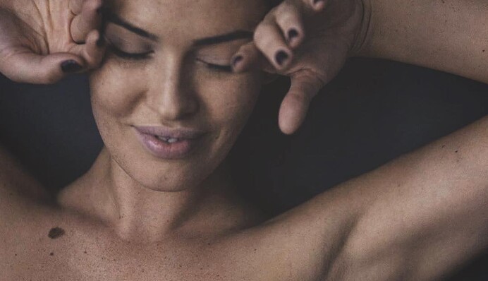 Это моя атмосфера: Астафьева объяснила, почему снимается обнаженной