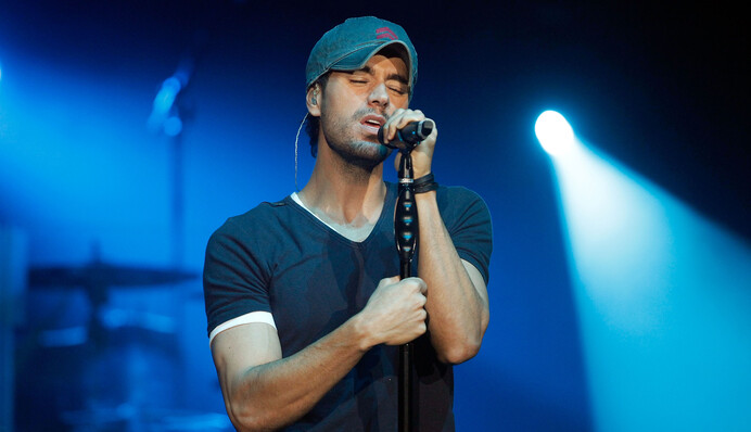 Энрике Иглесиас дал грандиозный концерт в Киеве: яркие фото и видео