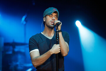 Энрике Иглесиас дал грандиозный концерт в Киеве: яркие фото и видео