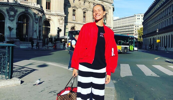 Катя Осадчая очаровала стильным образом на Неделе моды в Париже