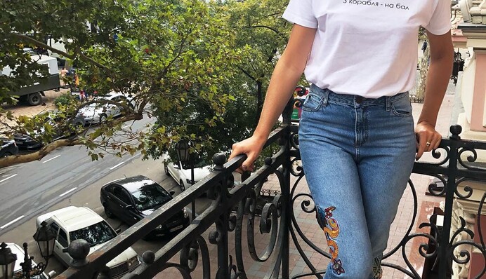 В джинсах как у Джамалы: Катя Осадчая похвасталась стильным образом в Париже