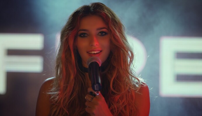 Беременная Регина Тодоренко запела 