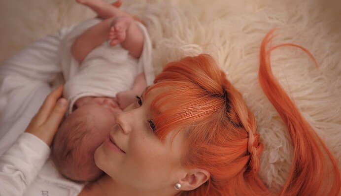 Дышал вместе со мной: украинская певица рассказала о партнерских родах