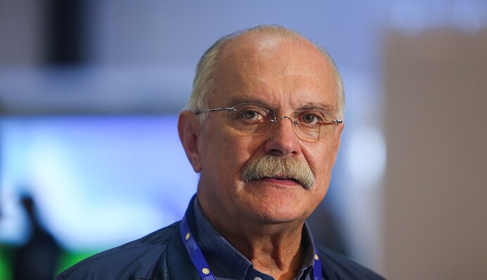 Серьезное потрясение: запрещенный в Украине режиссер рассказал об операциях