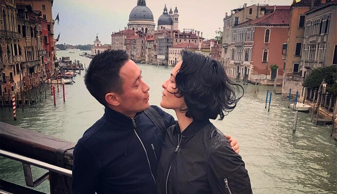 Такие счастливые: Астафьева растрогала поклонников фото с женихом