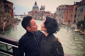 Такие счастливые: Астафьева растрогала поклонников фото с женихом