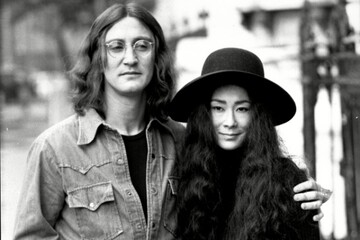 Вдова Джона Леннона записала кавер на его знаменитую песню