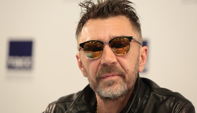 Шнуров заявил об избиении фанатом и показал жуткое фото