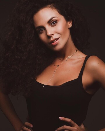 Под Бейонсе: соблазнительная Каменских заинтриговала новым видео