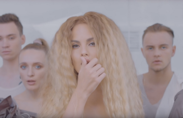 Горячие танцы и сексуальные образы: Каменских выпустила откровенный клип