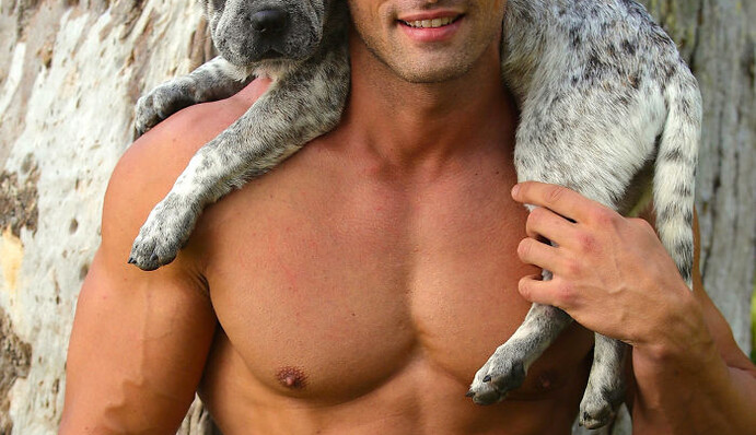 Накачанные торсы и зверюшки: австралийские пожарные выпустили откровенный календарь на 2019 год