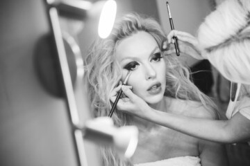 Шуба и кроссовки с кристаллами за 1200 евро: Полякова удивила нарядом