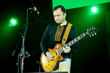 Павлик неожиданно прекратил сбор средств на спасение тяжелобольного сына