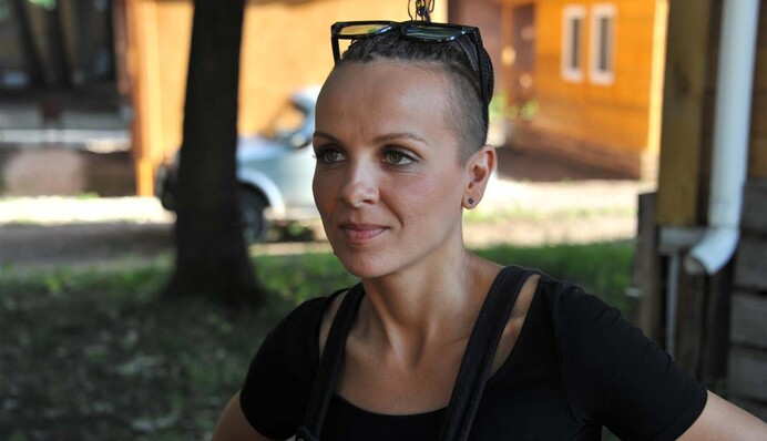 В России избили известную певицу