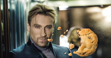 Ручка, недоеденное печенье и гривна: в сети продают вещи, которые трогал Олег Винник