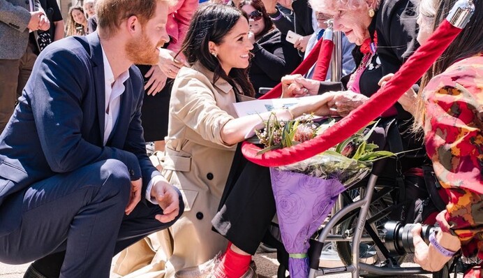 Меган Маркл вышла в свет в платье, подчеркивающем округлившийся животик