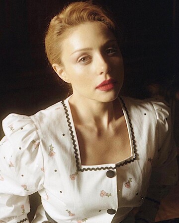 Сапоги-чулки и сумка за 3600 евро: Тина Кароль похвасталась стильным образом