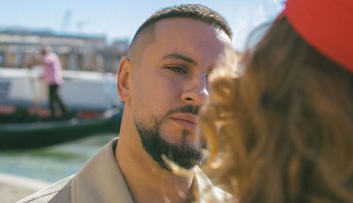 MONATIK выпустил свежий трек о трогательной любви