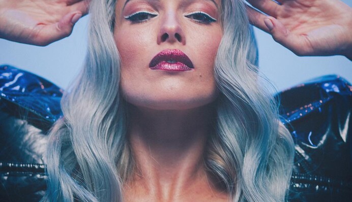 Астафьева показала пышную грудь в сексуальном белье